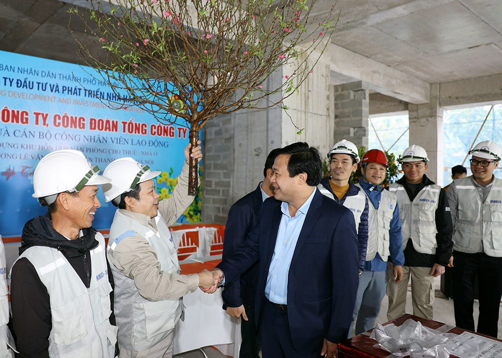 Lãnh đạo HANDICO thăm và chúc tết người lao động trên công trường  Dự án 3.10 Lê Văn Lương, Thanh Xuân, Hà Nội